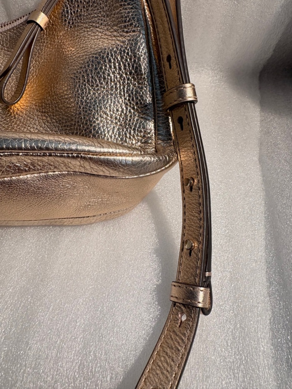 Kate Spade Rose Gold Champagne Pebbled Hobo Shoulder/Crossbody Pink Logo Lining - Picture 13 of 16